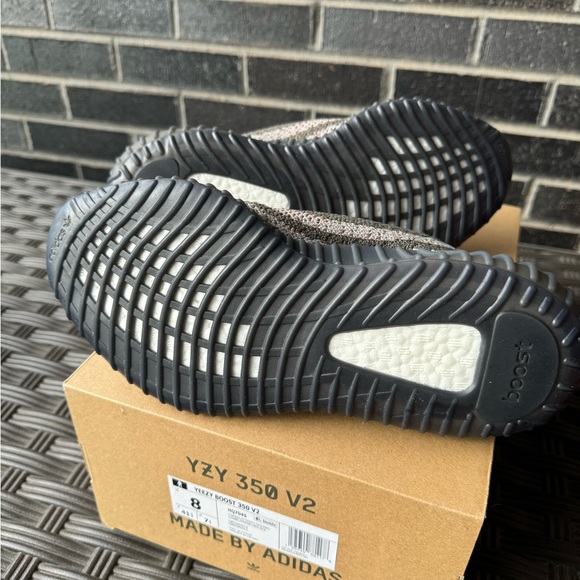 New YZY 350 V2 - Picture 9 of 9
